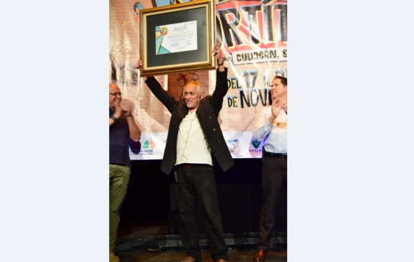Ignacio Larios Nacho Cucaracho recibe un homenaje y reconocimiento por parte del Festival Nortíteres.
