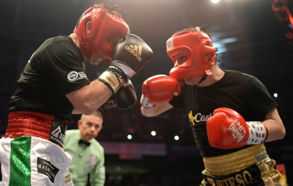 Julio César Chávez y Jorge Travieso Arce brindan emocionante función. (Foto: Cortesía Zanfer Box)