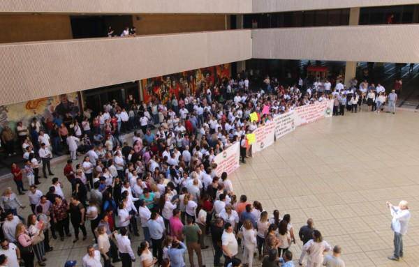 La nómina de trabajadores del Gobierno del Estado casi alcanzó los mil 400 millones de pesos en los primeros tres meses del año.