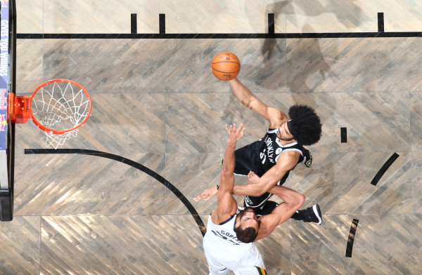 Jarrett Allen Caris LeVert fue buen respaldo para Kyrie Irving en el triunfo de los Nets.