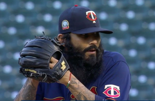 Sergio Romo logra el triunfo ante Detroit. Foto: Twitter @Score_MXo