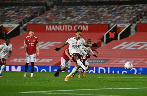 Pierre-Emerick Aubameyang cobró con efectividad el penalti que sentenció el triunfo del Arsenal.