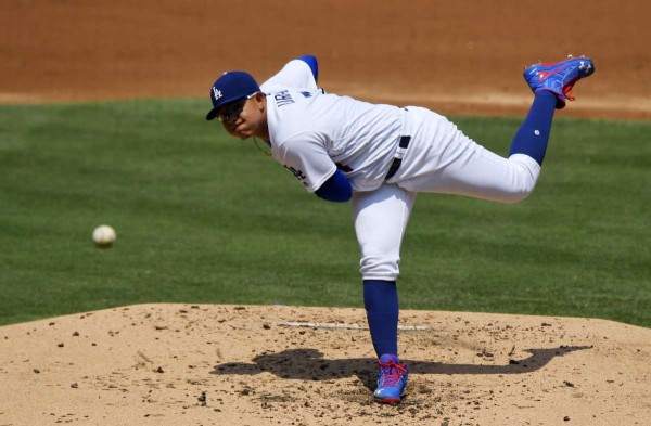Urías y los Dodgers amansan a los Cachorros