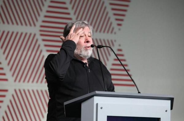 Impide ‘accidente vascular’ a Steve Wozniak dar conferencia en CdMx