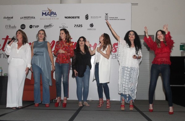 Seis escritoras dan testimonios de vida, en un panel realizado en Mazatlán.