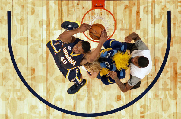 Sorprende Glenn Robinson en el festival de clavadas, previo al Juego de Estrellas de la NBA
