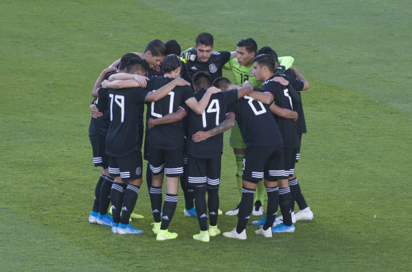 Jugadores de la selección mexicana de futbol participan en un entrenamiento. Foto: Twitter @miseleccionmx
