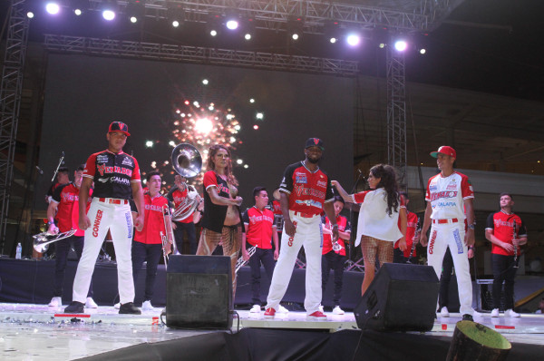 Los jugadores Sebastián Díaz, Jeremías Pineda e Ítalo Motta modelaron los nuevos uniformes de Venados de Mazatlán para la temporada 2018-2019 de la Liga Mexicana del Pacífico.