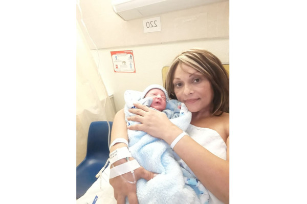 Trinidad, pese a padecer cáncer de mama, logra salvar la vida de su hijo en gestación