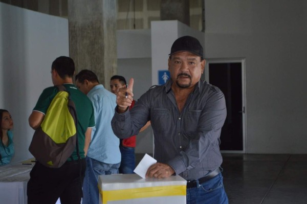 Los deportistas emiten su voto para definir a los presidentes de los comités deportivos.