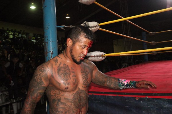 Luchadores mazatlecos firmarán autógrafos en Plaza Acaya