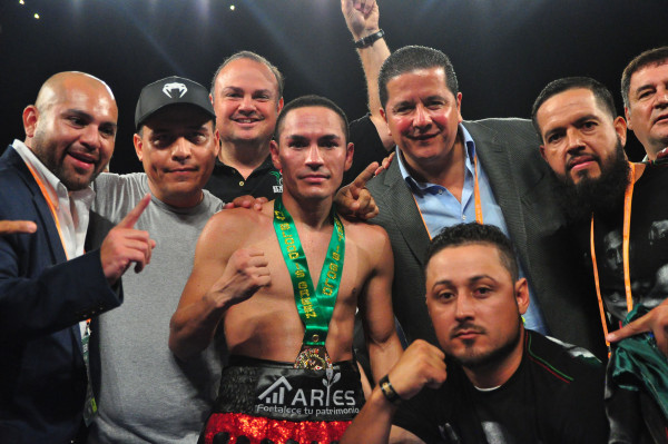 'GALLO' ESTRADA Ganó 'Guerra de Gallos' en el Forum