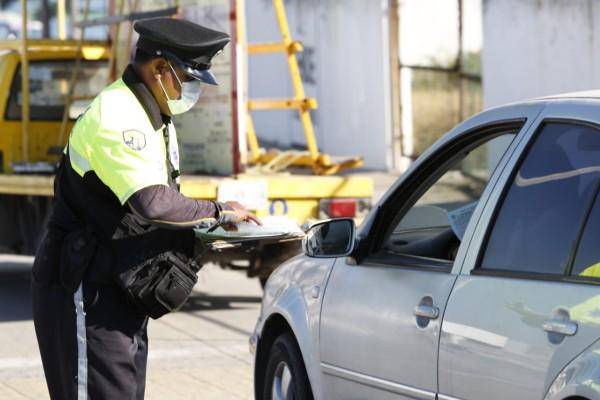 Ciudadanos de Culiacán perciben que la gente conduce sus autos sin póliza de seguro de daños a terceros, sin placas o sin licencia.