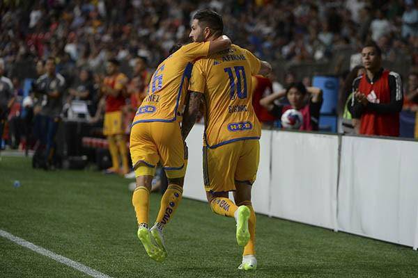 André-Pierre Gignac da el pase a Tigres.