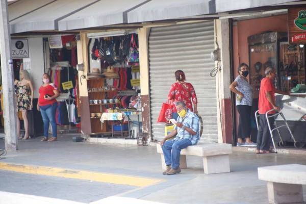 Las autoridades sanitarias se han coordinado con los 18 Ayuntamientos de Sinaloa para la realización del operativo con la finalidad de que se respeten las medidas sanitarias.