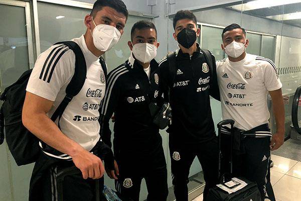 Los jugadores mexicanos antes de su partida.