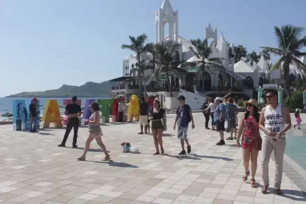 Buscan hoteleros llenar vuelos de estadounidenses para el invierno de Mazatlán