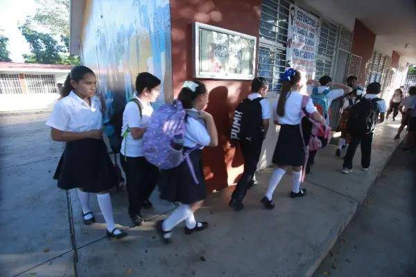 Sinaloa Incluyente considera que el uniforme neutro representa un avance de respeto a la diversidad en las escuelas del estado.