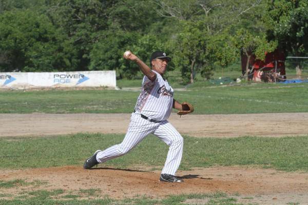 Buenos duelos hay en el beisbol del Chololos.