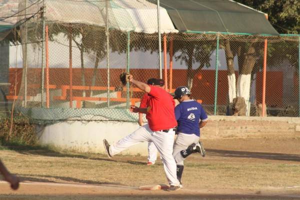 La final de la Liga de Beisbol de Meseros Al Bat 2022 ya está lista para disputarse.