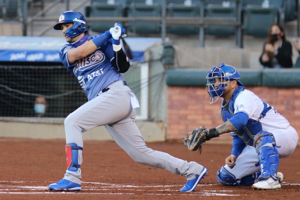 Charros apalea a Yaquis y pega primero en la serie