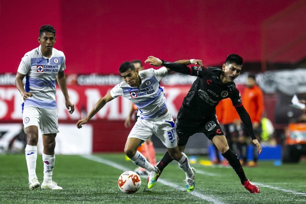 Cruz Azul se impone 2-1 a Xolos.