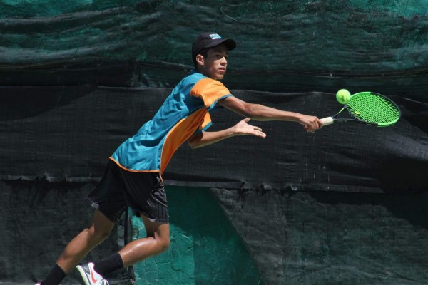 Rodrigo Morales en acción.