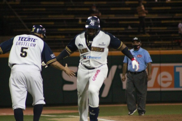 Algodoneros de Guasave saca la escoba ante Sultanes de Monterrey
