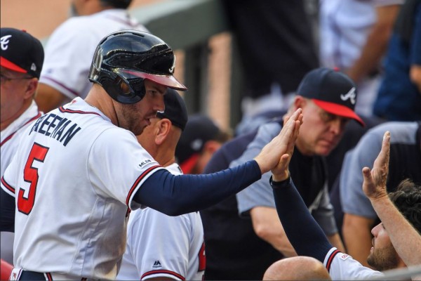 Bravos barren a Padres con jonrón clave de Freddie Freeman