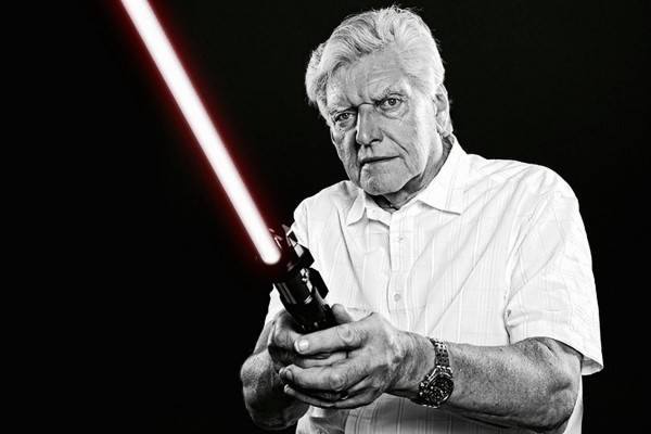 Dave Prowse muere a los 85 años de edad.