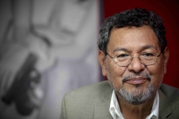 Élmer Mendoza.
