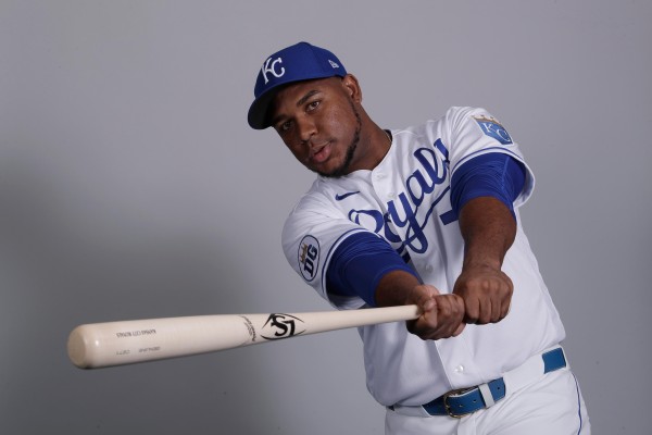 Maikel Franco está dando todo de sí, pese a una lesión en una de sus piernas. (Twitter @Losreales)