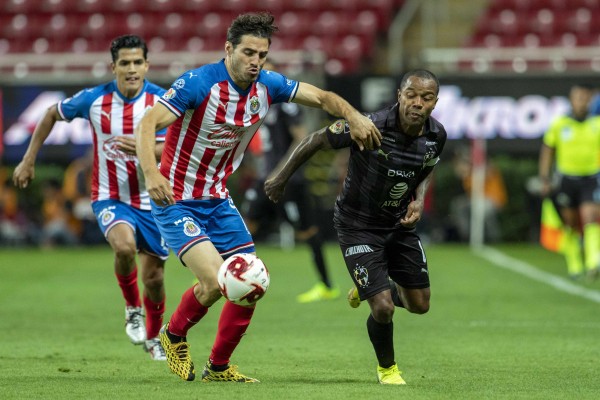 Chivas y Rayados igualan a un gol.