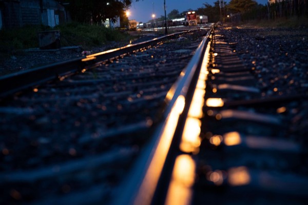 Un tren realiza maniobras en Tierra Blanca, Veracruz, un lugar con fuerte afluencia de migrantes. Video y fotos Javier García.