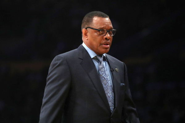 Alvin Gentry sale de Pelicans. Foto: Twitter @SLAMnewswire