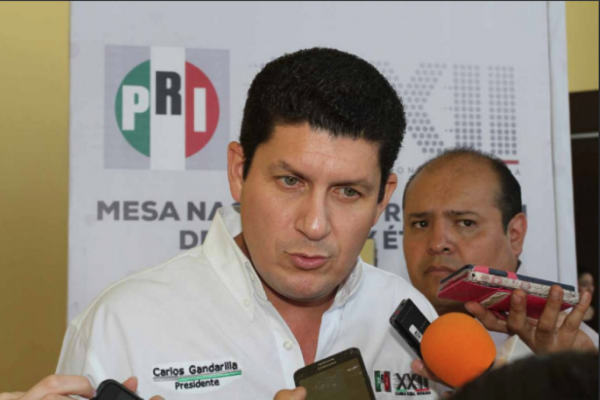 Gandarilla renuncia a Sedesu y recibe, como otros priistas, una notaría