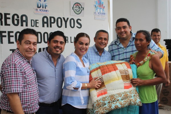 Reciben apoyos familias afectadas por lluvias en El Rosario
