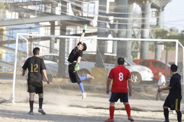 Bares regresa a la senda ganadora en el Intramuros de El Cid de futbol