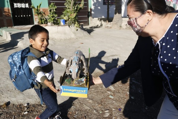 SE BUSCA UN REY MAGO: Adoran Emir e Íker sus regalos que recibieron de los Reyes Magos