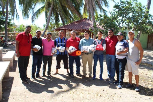 El Imdec entrega material deportivo a entrenadores y promotores deportivos.