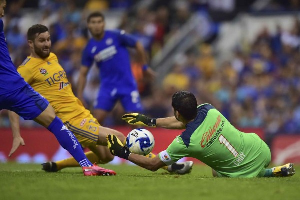 Jesús Corona fue determinante en el triunfo de Cruz Azul.