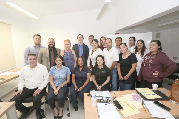 Profesores de Active English en la capacitación con el Center for Applied Linguistics, CAL.