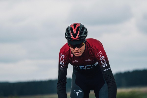 Chris Froome pide a los ciclistas que se cuiden y se queden en casa.