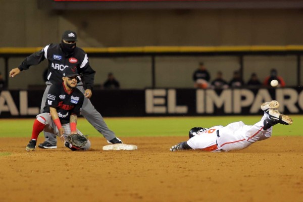 Venados de Mazatlán queda tendido en el terreno ante Naranjeros de Hermosillo