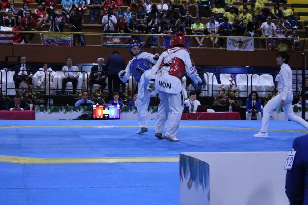 Briseida Acosta vence en la semifinal a la hondureña Keyla Ávila. (Foto: Twitter @femextkdoficial)