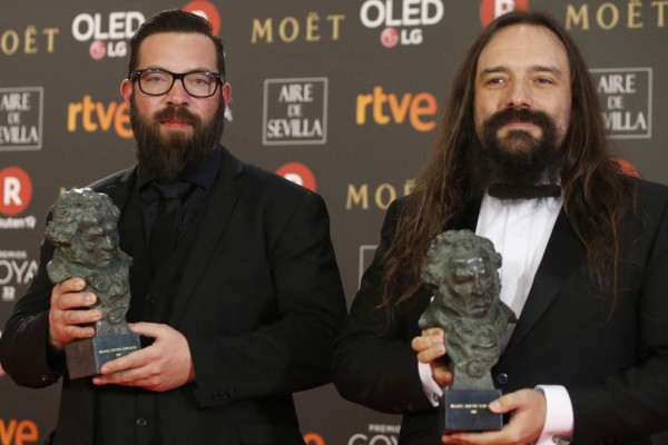 Jon Serrano y David Heras con el Goya a Mejores Efectos Especiales por 'Handia'.