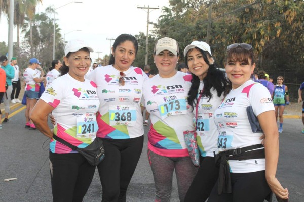 Martina Gaxiola Laura Vázquez, Marcela López, Vicky Osuna y Bety Montelongo.