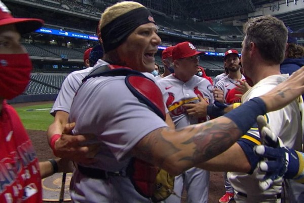 Mike Shildt es suspendido por incidente del martes