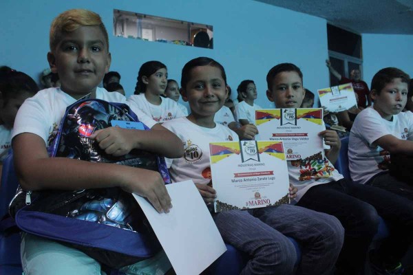 Premian a hijos de trabajadores