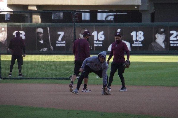 Los Tomateros de Culiacán practicaron en su estadio la tarde de este viernes.